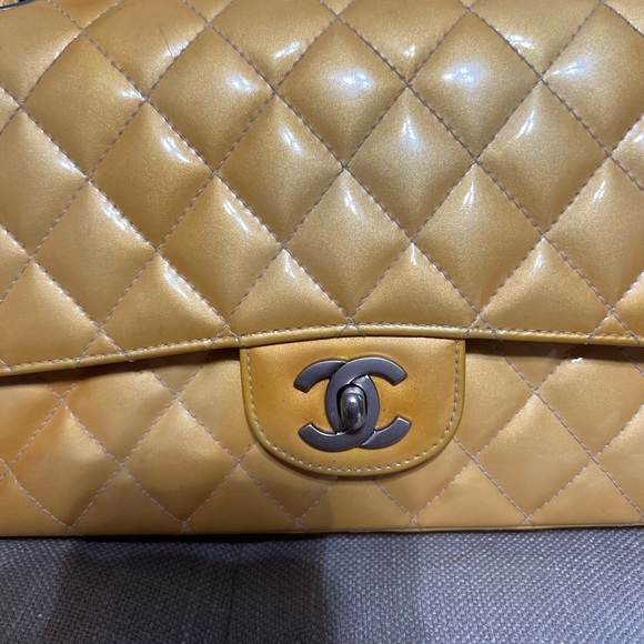 Chanel small double flap patent gold bag - Picture 3 of 10